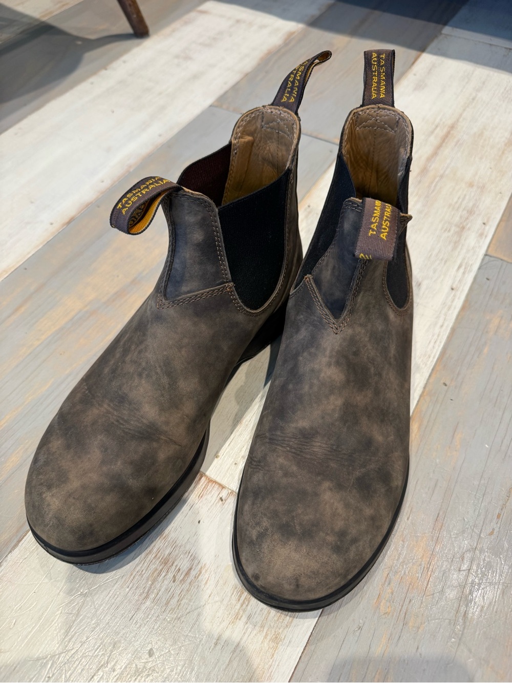 Blundstone Brown Distressed Leather Chukka Boots